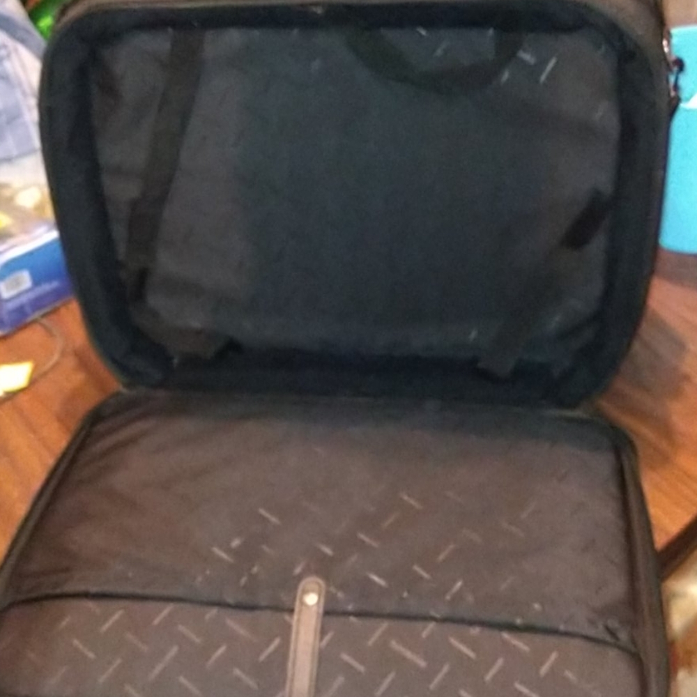 Samsonite Luggage - Picture 5 of 11
